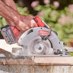 Best Cordless Circular Saws for Canadian DIYers and Professionals